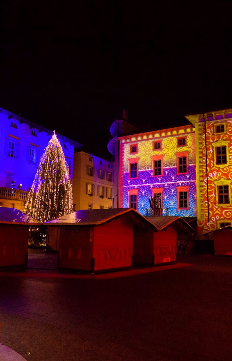 Arco im Trentino - Weihnachtsmarkt auf dem Hauptplatz  - ©kevin - stock.adobe.com