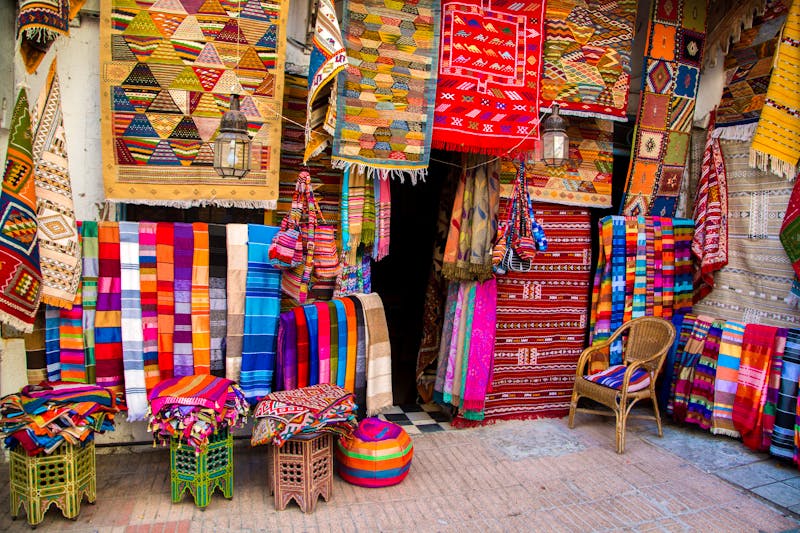 Agadir in Marokko - farbenfrohe Stoffe auf dem Markt in der Altstadt - ©BGStock72 - stock.adobe.com