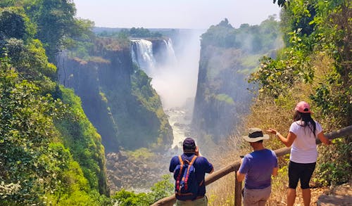 Wanderung an den Victoria-Wasserfällen &ndash; &copy; Eberhardt TRAVEL