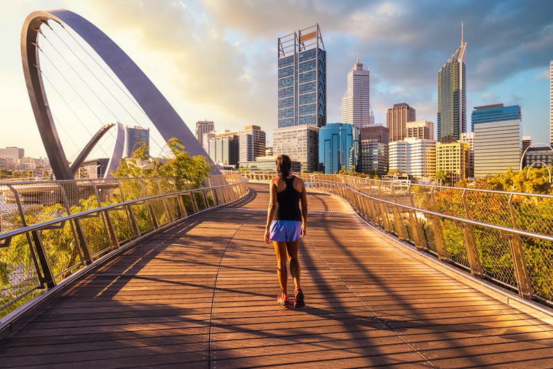 Elizabeth Quay Park in Perth mit Skyline  - ©anekoho - stock.adobe.com
