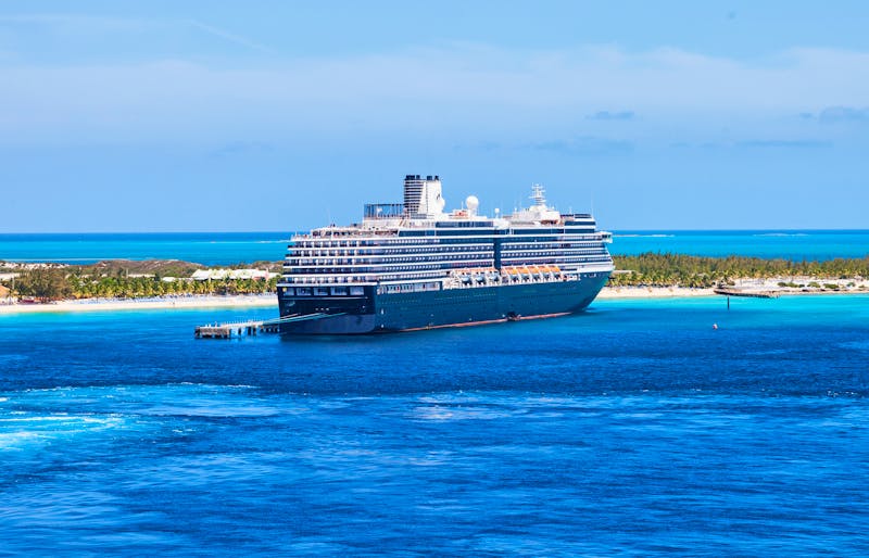 Kreuzfahrtschiff der Holland America Line - ©zaschnaus - stock.adobe.com