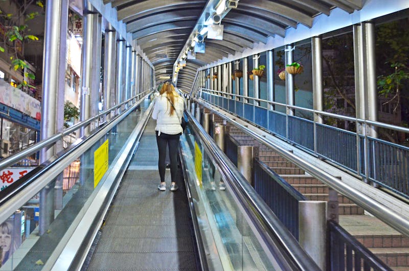 Eine der langen Rolltreppen in Hongkong - The Escalator - ©A Schmidt - stock.adobe.com