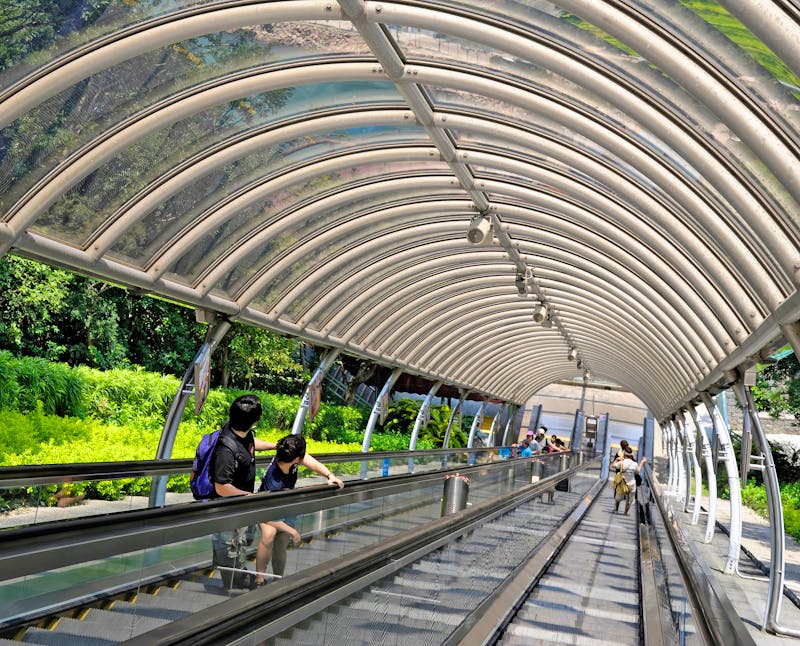 Eine der langen Rolltreppen in Hongkong - The Escalator - ©OutdoorPhoto - stock.adobe.com