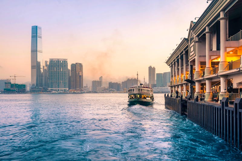 Cocktail-Kreuzfahrt im Hafen von Hongkong - ©Matthew - stock.adobe.com