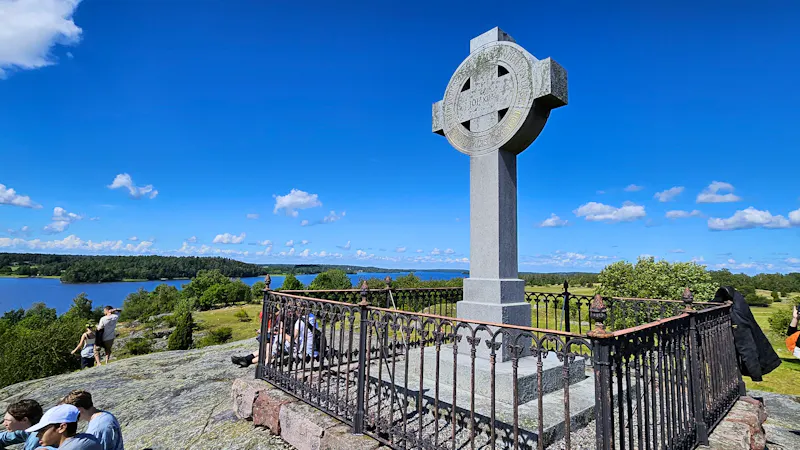 Kreuz des Ansgar auf der Wikingerinsel Birka - &copy;Franziska Bergmann - Eberhardt TRAVEL