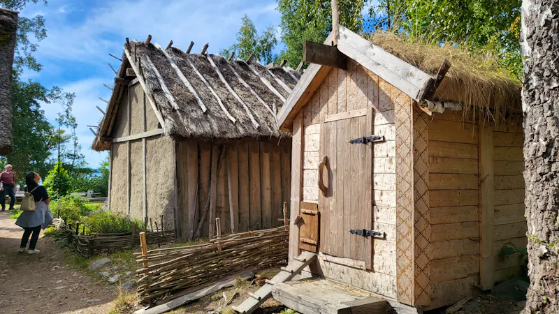 Spaziergang im Wikingerdorf Birka auf der Insel Björkö - &copy;Franziska Bergmann - Eberhardt TRAVEL