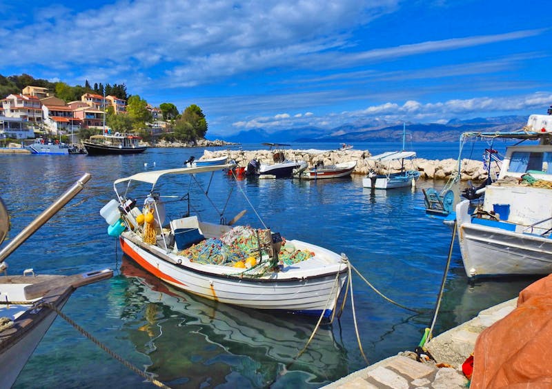 Fischerboote in Kassiopi auf Korfu - ©Sabine Letzybyll - Eberhardt TRAVEL