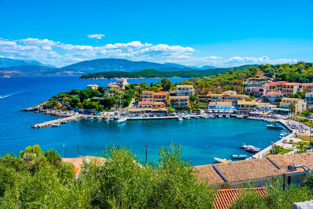 Fischerort Kassiopi im Nordosten der Insel Korfu &ndash; &copy; dudlajzov - stock.adobe.com