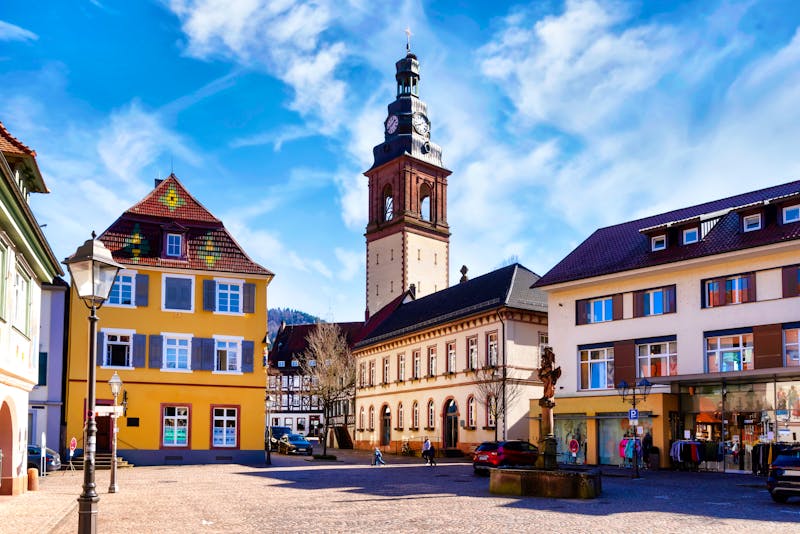 Altstadt und St. Arbogast Kirche in Haslach im Kinzigtal - ©EKH-Pictures - stock.adobe.com