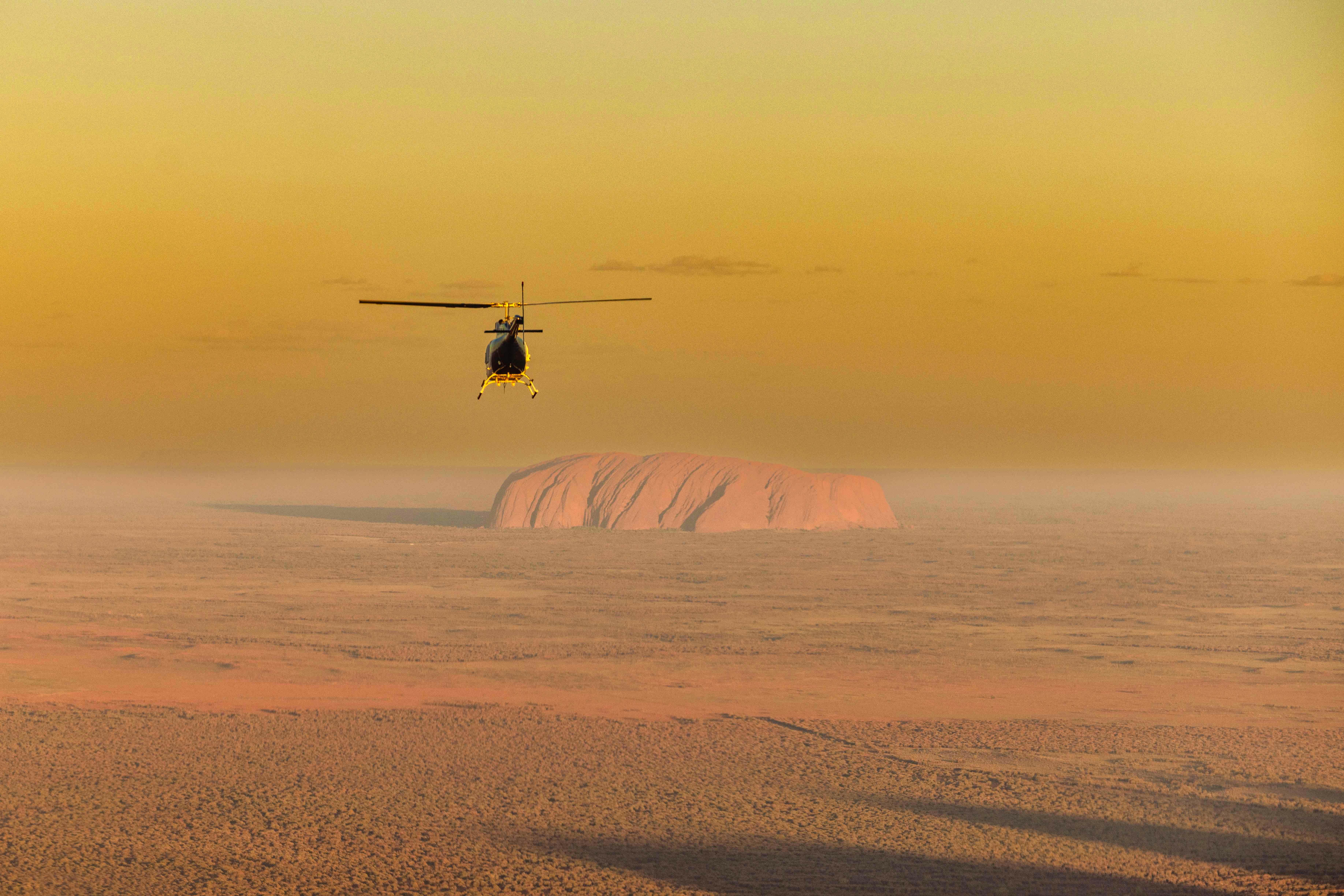 Hubschrauberflug zum Uluru  - &copy;Wirestock - stock.adobe.com