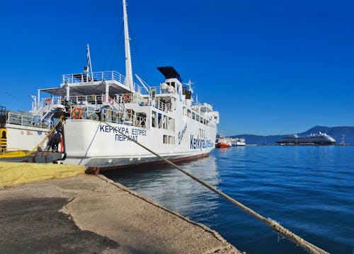 Fähre zwischen Korfu und Igoumenitsa - Griechenland &ndash; &copy; Sabine Letzybyll - Eberhardt TRAVEL