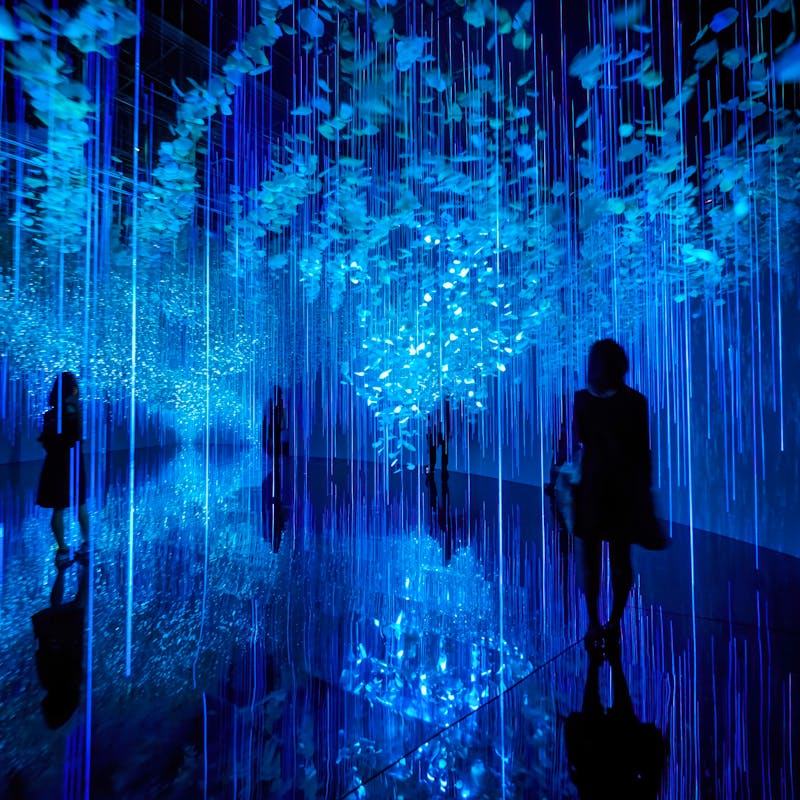 Blaue Kunstinstallation in Tokio - ©Vadym - stock.adobe.com