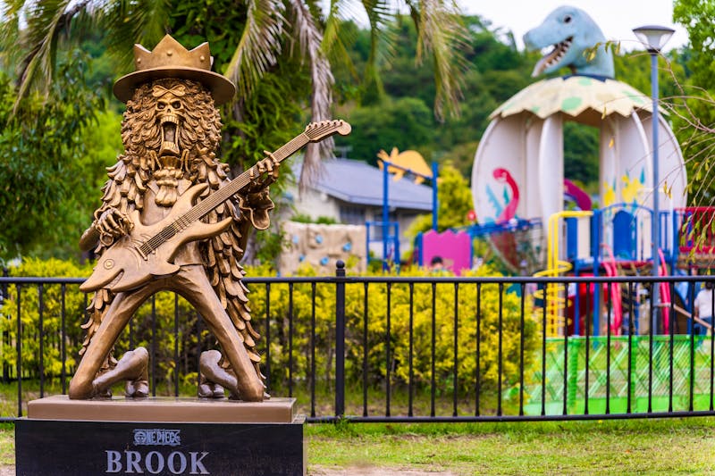 One Piece Statue von Brook in der Region Kumamoto  - ©KOROKICHIKUN - stock.adobe.com