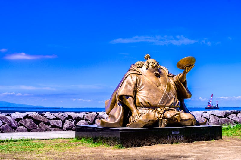 One Piece Statue von Jinbei in der Region Kumamoto  - ©KOROKICHIKUN - stock.adobe.com