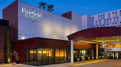 Fairfield Inn & Suites Los Angeles - Hotelgebäude – © 1996 – 2025 Marriott International, Inc.