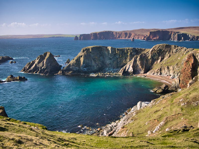 Shetland-Inseln - Strand und Klippen an der Ness of Hillswick Northmavine - ©Alan Morris - Adobe Stock