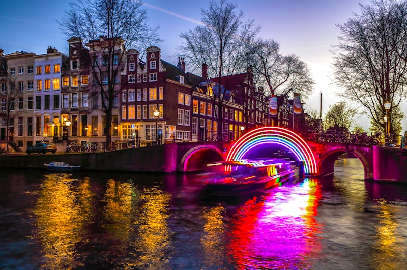 Amsterdam Light Festival - Lichtinstallationen an den nächtlichen Grachten  - ©Unique Vision - stock.adobe.com