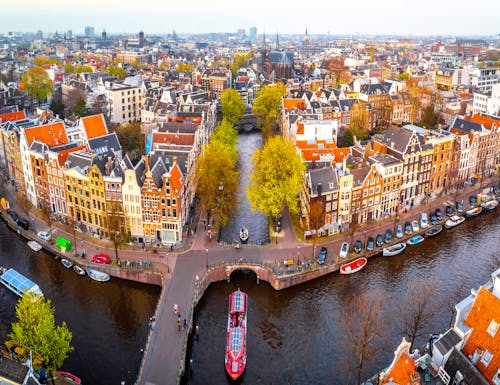 Luftaufnahme von Amsterdam nach Sonnenuntergang  – © alexey_fedoren - stock.adobe.com