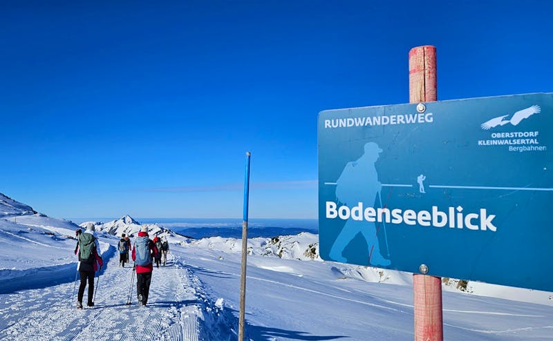 Winterwanderung über den Gottesacker mit Blick bis zum Bodensee - ©Ria Heilmann - Eberhardt TRAVEL