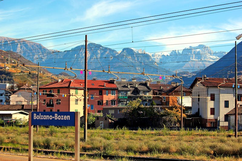 Bahnstrecke bei Bozen in Südtirol - ©Bärbel - stock.adobe.com