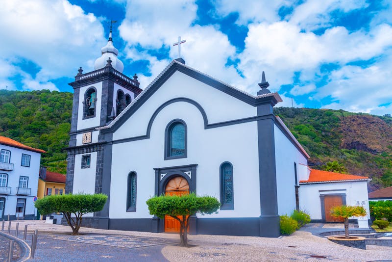 Kirche in Velas - Hauptstadt der Insel Sao Jorge - ©dudlajzov - stock.adobe.com