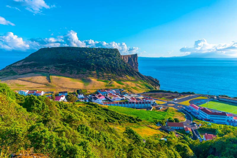 Tafelberg Morro Grande hinter Velas auf der Insel Sao Jorge - ©dudlajzov - stock.adobe.com