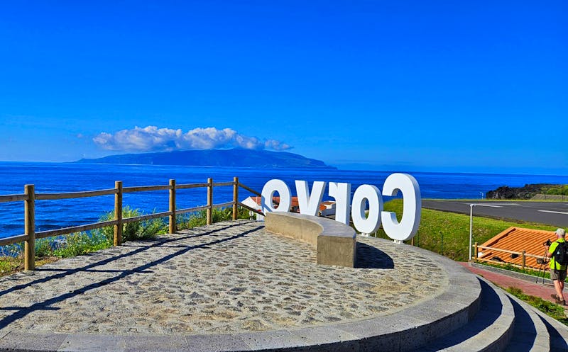 Insel Corvo mit Blick nach Flores - ©Ria Heilmann - Eberhardt TRAVEL