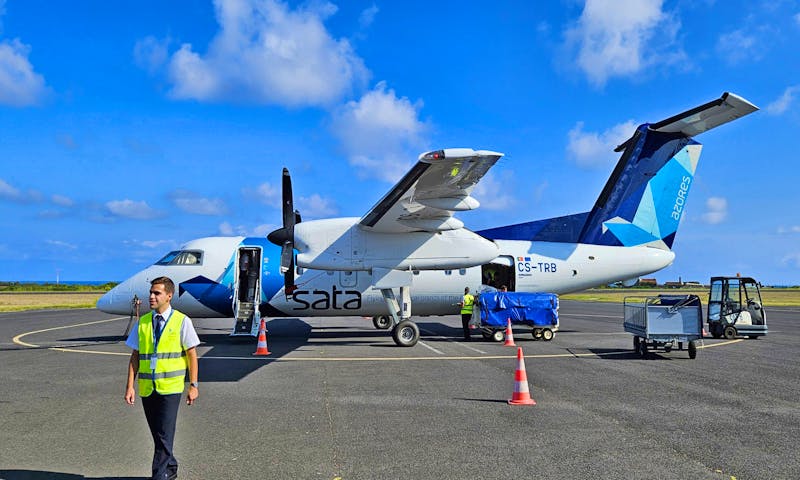 Flugzeug der SATA Airlines auf Terceira - ©Ria Heilmann - Eberhardt TRAVEL