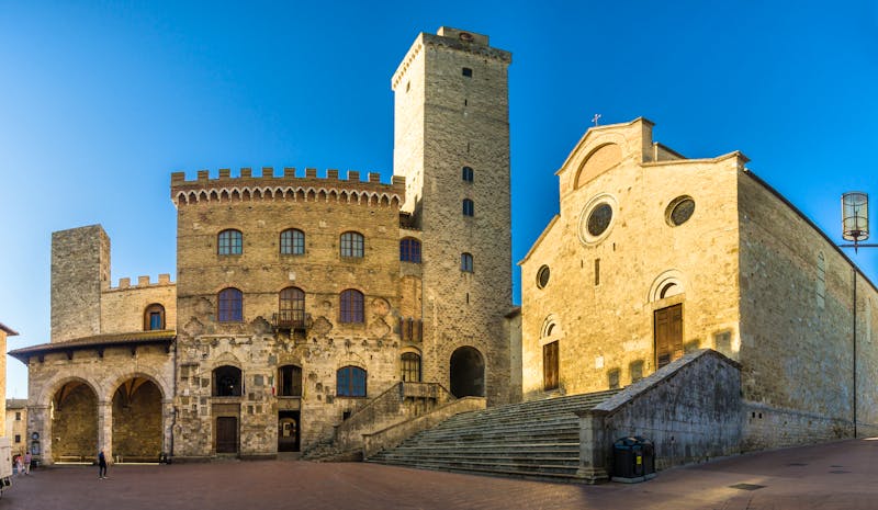 Kathedrale Santa Maria Assunta und das Rathaus von San Gimignano - ©milosk50 - stock.adobe.com