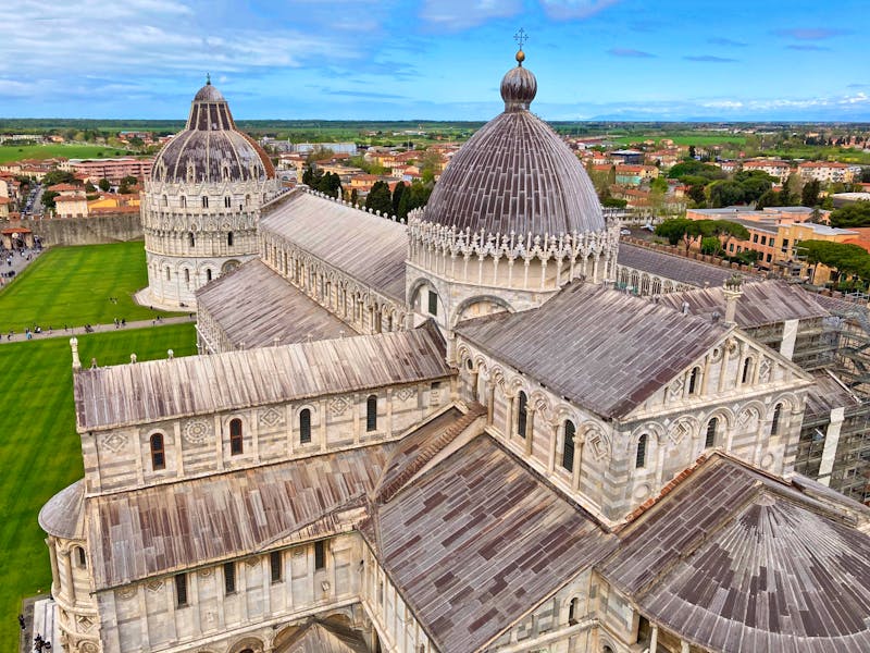 Besuch von Pisa - Blick vom Schiefen Turm auf Dom und Baptisterium - ©Eberhardt TRAVEL