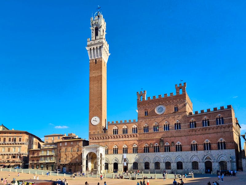 Siena - Piazza del Campo mit Palazzo Pubblico (Rathaus) - ©Katrin Deutschbein - Eberhardt TRAVEL