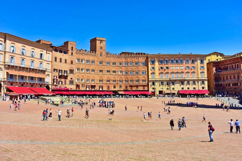 Piazza del Campo in Siena - Ort der legendären Pferderennen 