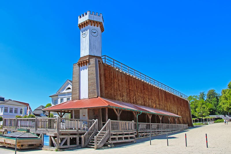 Gradierwerk und Uhrenturm in Bad Salzuflen - ©clousunbilder - stock.adobe.com