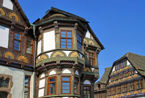 Kunstvoll verzierte Fachwerkhäuser in Höxter - Marktstraße  &ndash; &copy; Martina Berg - stock.adobe.com