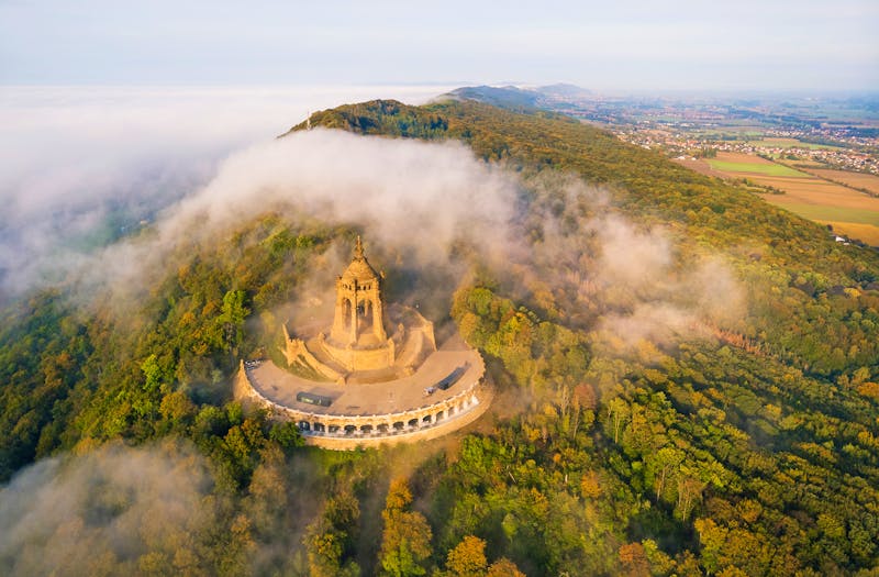 Das Weserbergland am Kaiser Wilhelm Denkmal  - ©Joel Wüstehube - stock.adobe.com
