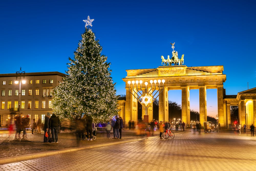 Berlin - Brandenburger Tor zur Weihnachtszeit &ndash; &copy; golovianko - stock.adobe.com