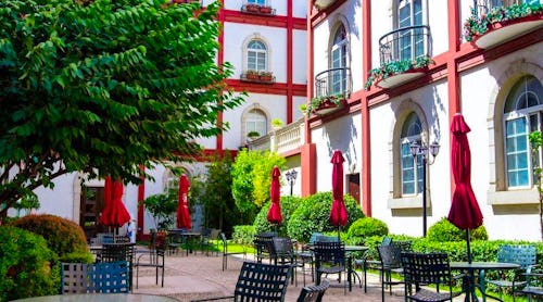Beijing Dongfang Hotel Peking Hotelgarten – © Beijing Dongfang Hotel Peking