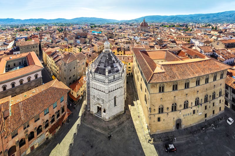 Battistero di San Giovanni und Piazza del Duomo in Pistoia - ©bbsferrari - stock.adobe.com