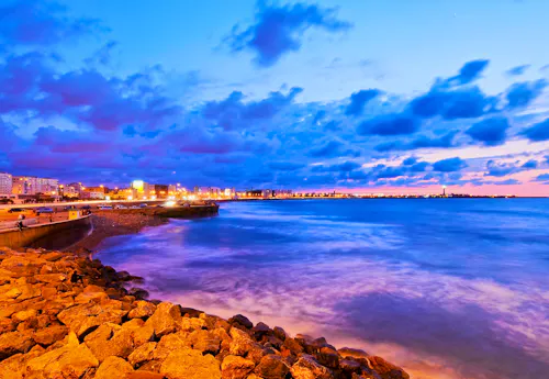 Küstenlinie von Casablanca bei Sonnenuntergang &ndash; &copy; Karol Kozłowski - stock.adobe.com