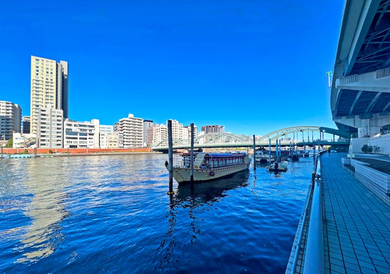 Bootsfahrt auf dem Sumida-Fluss in Tokio - ©TravelTelly - stock.adobe.com
