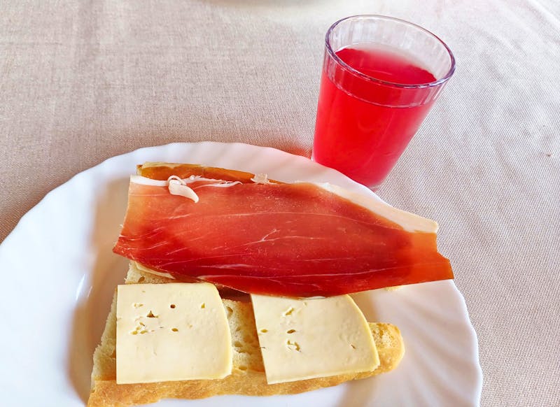 Njegusi - Schinken und Käse verkosten - ©Annette Profft - Eberhardt TRAVEL