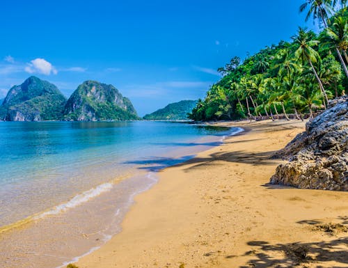 Strand bei El Nido auf der Insel Palawan  – © Igor Tichonow - stock.adobe.com