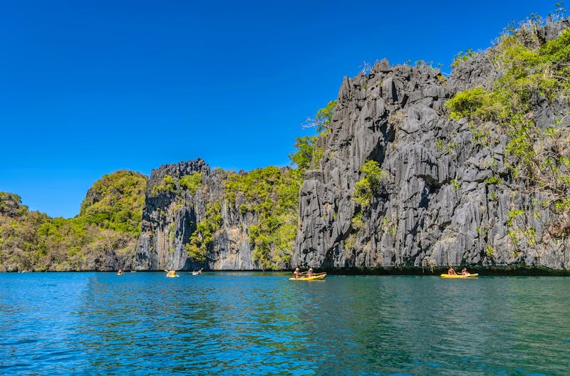 Kayaktour vor der Insel Palawan - ©Вера  - stock.adobe.com