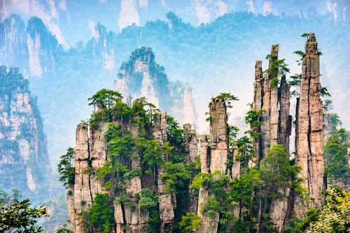 Zhangjiajie National Park - bizarre Felsformationen &ndash; &copy; aphotostory - stock.adobe.com