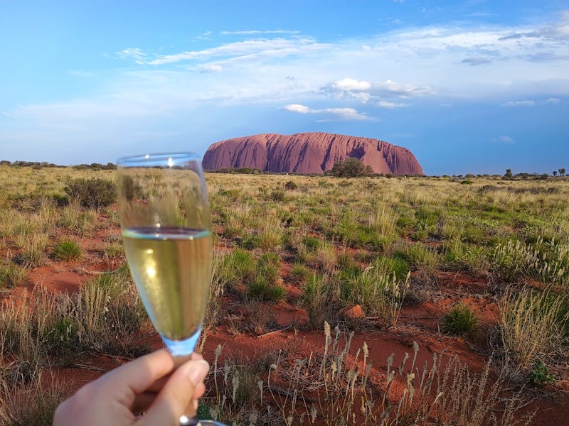 Outback - Sekt am Uluru - &copy;Johanna König - Eberhardt TRAVEL