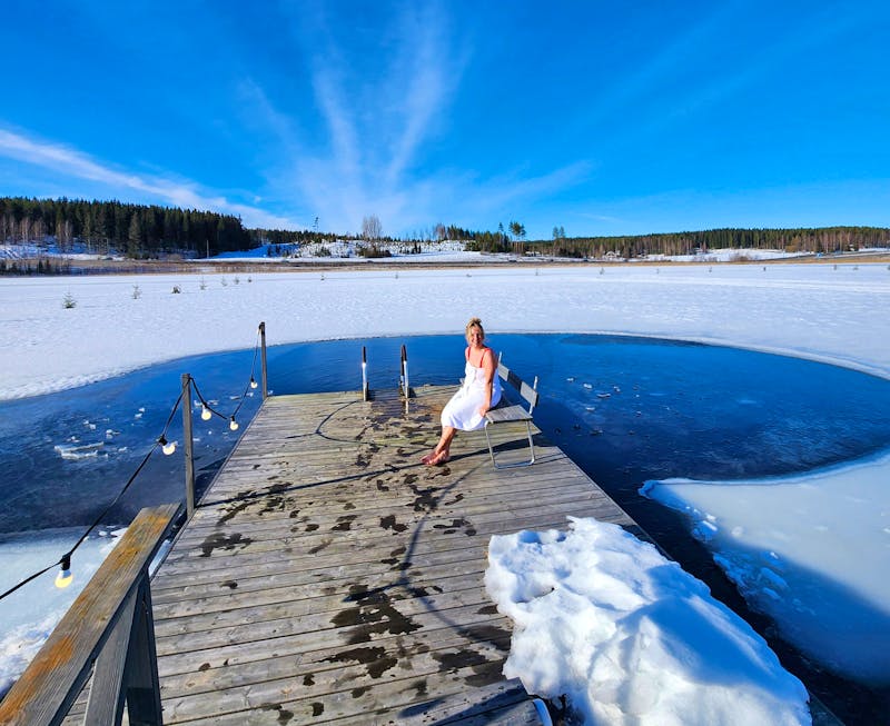 Abkühlung am See vor der Finnischen Sauna - ©Petra Hady - Eberhardt TRAVEL