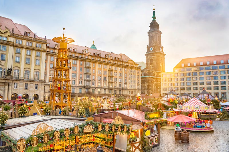 Dresdner Striezelmarkt - Blick über den Altmarkt zur Kreuzkirche - ©MarinadeArt - stock.adobe.com