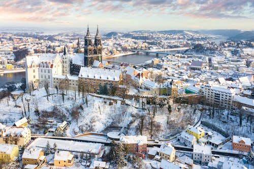 Meißen im Winter - Blick auf Dom, Albrechtsburg und Altstadt &ndash; &copy; modernmovie - stock.adobe.com