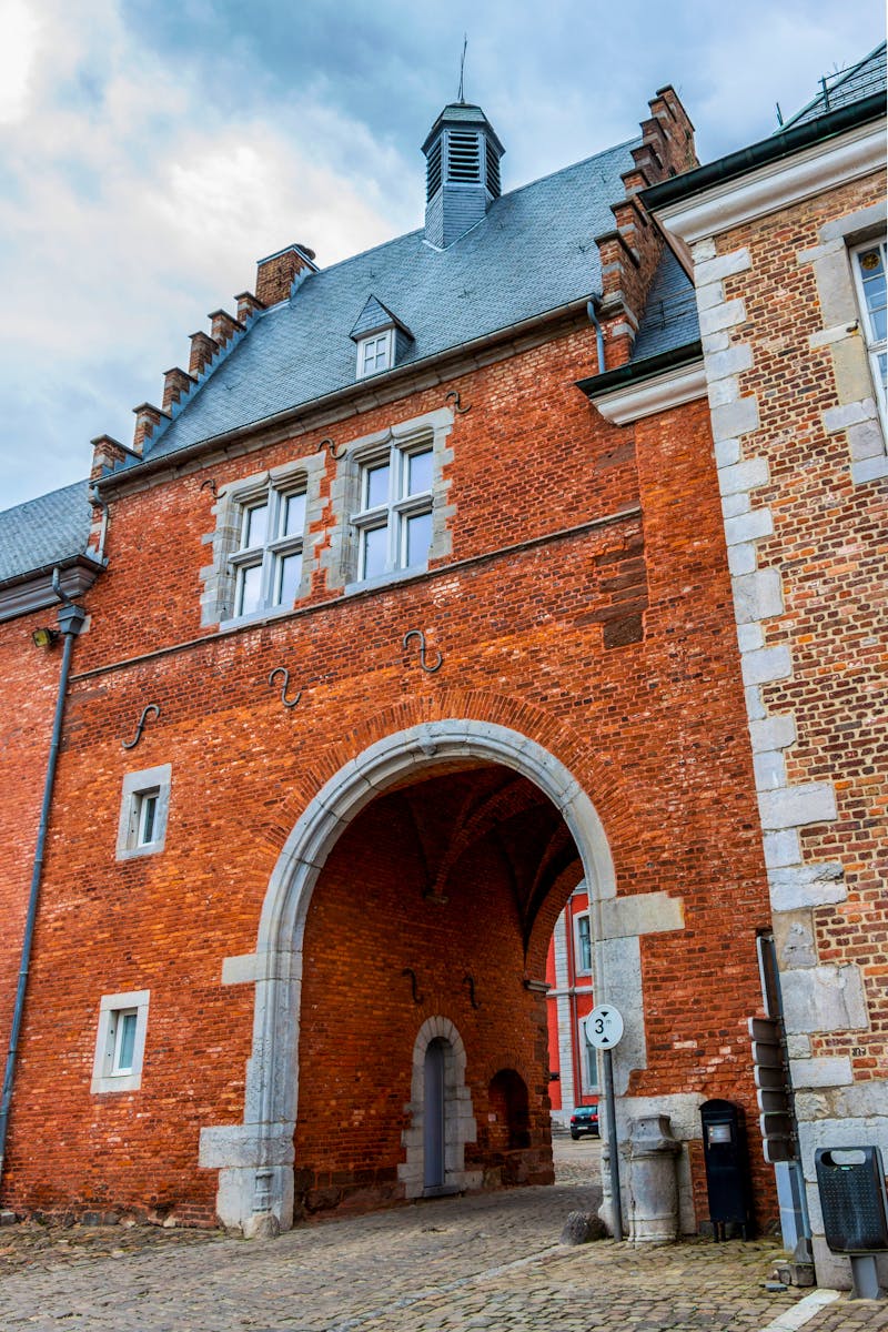 Stavelot bei Lüttich - Eingang zur Abtei - ©Stanislava Karagyozova - Adobe Stock