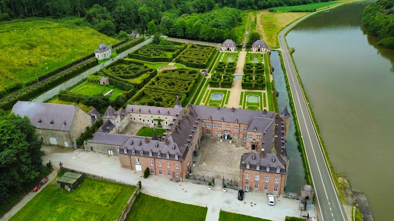 Schloss Freyr - Luftbild mit Blick auf Schloss und Parkanlage - ©clemMTravel - stock.adobe.com